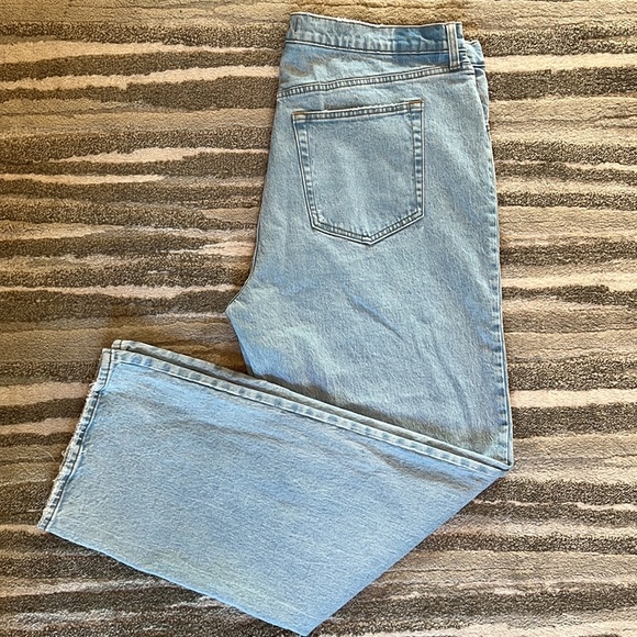 ABERCROMBIE & FITCH Curve Love High Rise 90s Relaxed Jean - Picture 9 of 13